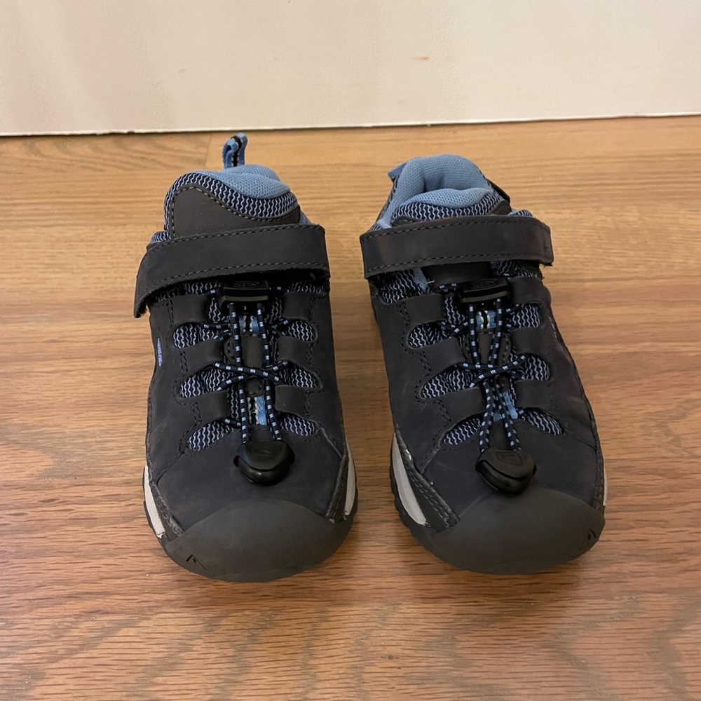 Keen kids size 9 blue hiking shoes